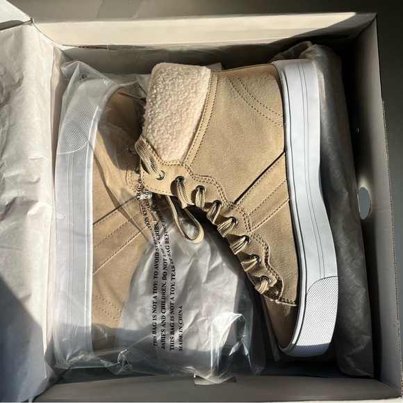 Marc Fisher Dapyr Women’s 8.5 Natural Tan Faux Suede Shearling Hi Top Sneaker - Picture 2 of 13